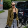 Streetstyle: 7 модних способів  носити сірі джинси цієї осені