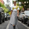 Streetstyle: асиметричний топ + спідниця — головна модна формула цієї весни