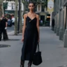 Сукня-сліп + чоботи — головна модна комбінація цієї весни