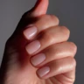 “Ваші нігті, тільки краще” – головна nail-тенденція літа 2025
