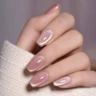 Скляні нігті: новий nail-тренд літа 2025, який замінює glazed donut nails