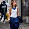 Підвороти на мішкуватих джинсах — модний прийом, який повернувся у 2025 році