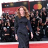 Венеція–2025: Джулія Робертс, Хлоя Севіньї та інші зірки на червоній доріжці фестивалю
