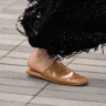 Мрія мінімаліста: капці без зайвих деталей – наймодніше взуття цієї весни та літа