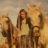 Забудьте про old money — як новий тренд на розкішне волосся horse girl підкорює світ