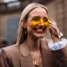 Streetstyle: модницы выбирают цветные очки