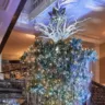 Рождественская елка отеля Claridge’s от Карла Лагерфельда