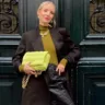 Insta-репортаж: как модницы носят яркие сумки этой осенью