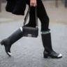 Streetstyle: как модницы носят резиновые сапоги в дождливую погоду