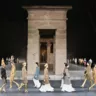 Мифы Древнего Египта: показ Chanel Métiers d'Art в Метрополитен-музее