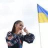 Більш ніж 30 музикантів з усього світу об’єдналися, щоб переспівати гіт The Beatles на підтримку України
