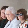 Королева Єлизавета II відвідала модний показ