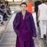 Пурпурный дождь: как носить самый смелый цвет сезона мужчинам