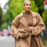 12 классических бежевых пальто, которые никогда не выйдут из моды