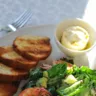 Что на завтрак: средиземноморский салат с киноа и авокадо от шеф-повара Зоряны Ранько