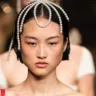 Самые модные украшения для волос в коллекциях весна-лето 2020