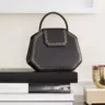 Cartier представил новые модели сумок Guirlande de Cartier