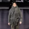 Час утеплятися: об’ємний шарф — модний чоловічий аксесуар сезону