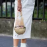 Streetstyle: какие сумки носят на улицах Парижа