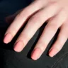 Как накрасить ногти: пара идей весеннего маникюра