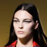 Шик, блиск: б'юті-образи з показу Versace