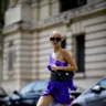 Streetstyle: самые смелые платья на улицах Парижа