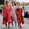 Цветотерапия: как одеваются модные девушки на улицах Стокгольма