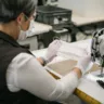 Louis Vuitton начал производить защитные маски