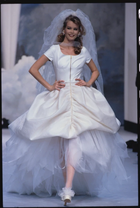 &lt;b&gt;Клаудія Шиффер на подіумі Chanel Haute Couture, 1992&lt;/b&gt;