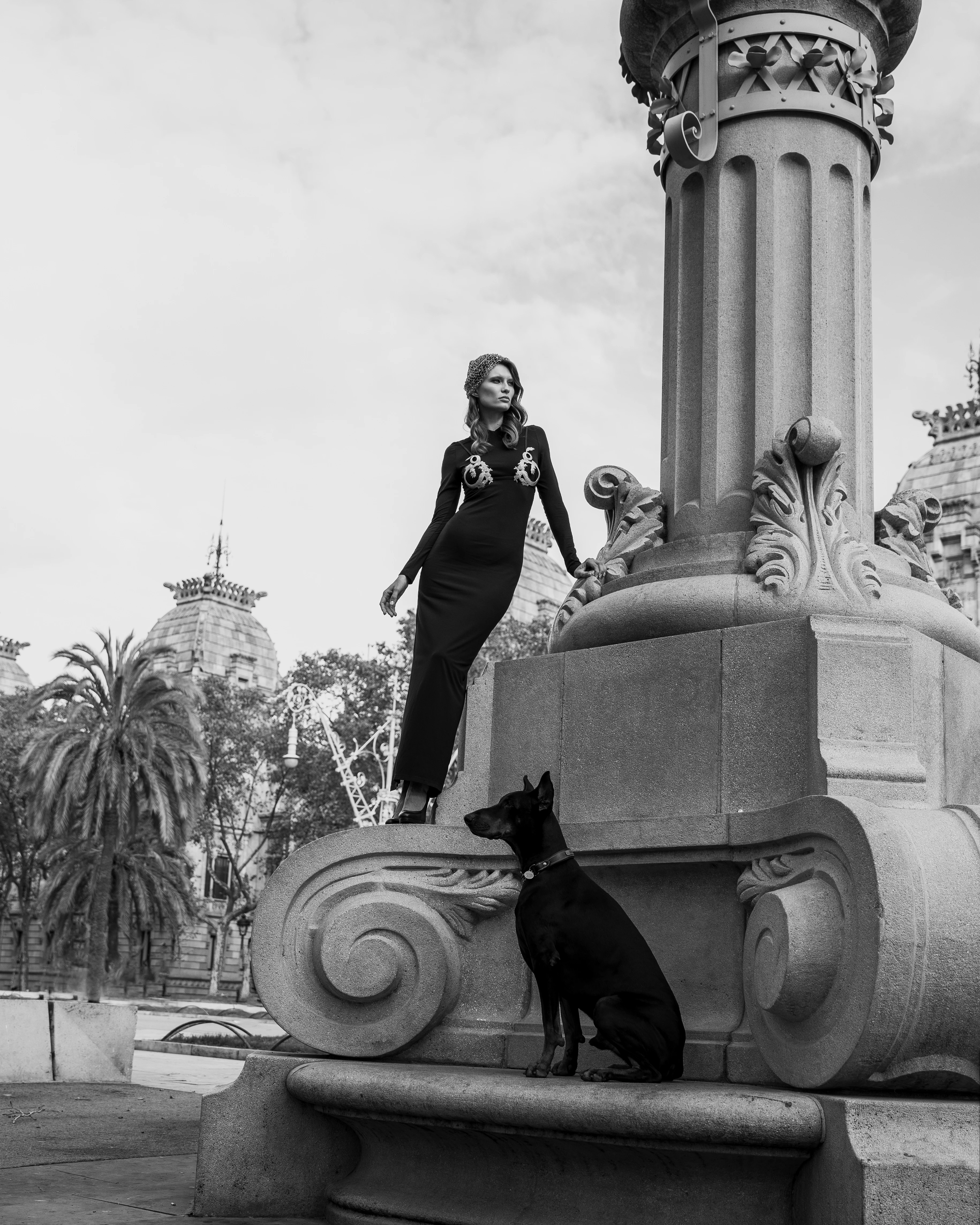 Сукня ALAIA, бюст'є La Perla limited edition, берет Dior, взуття Galliano