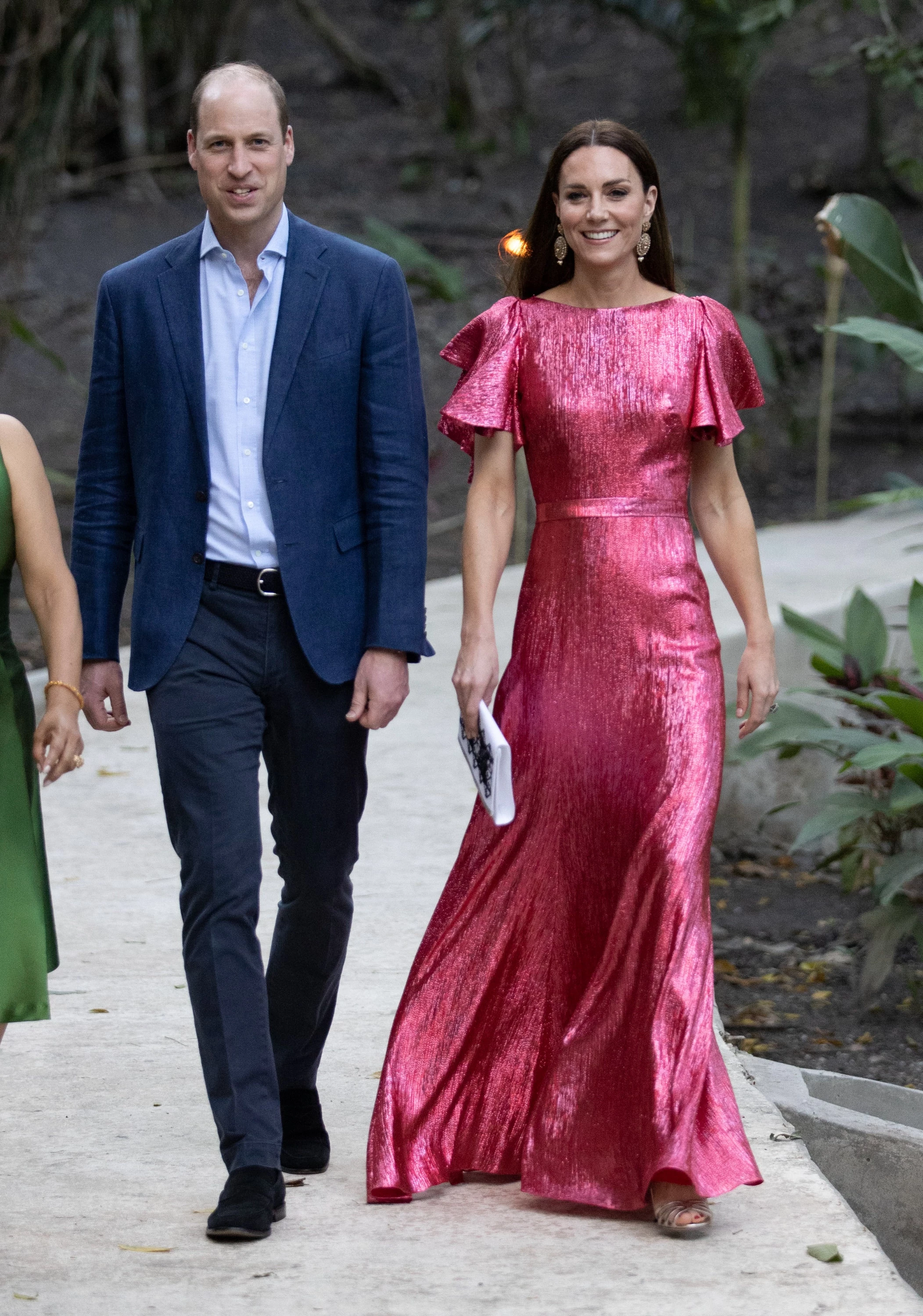Кейт Міддлтон на вечірньому прийомі в Белізі в блискучій рожевій сукні The Vampire’s Wife.