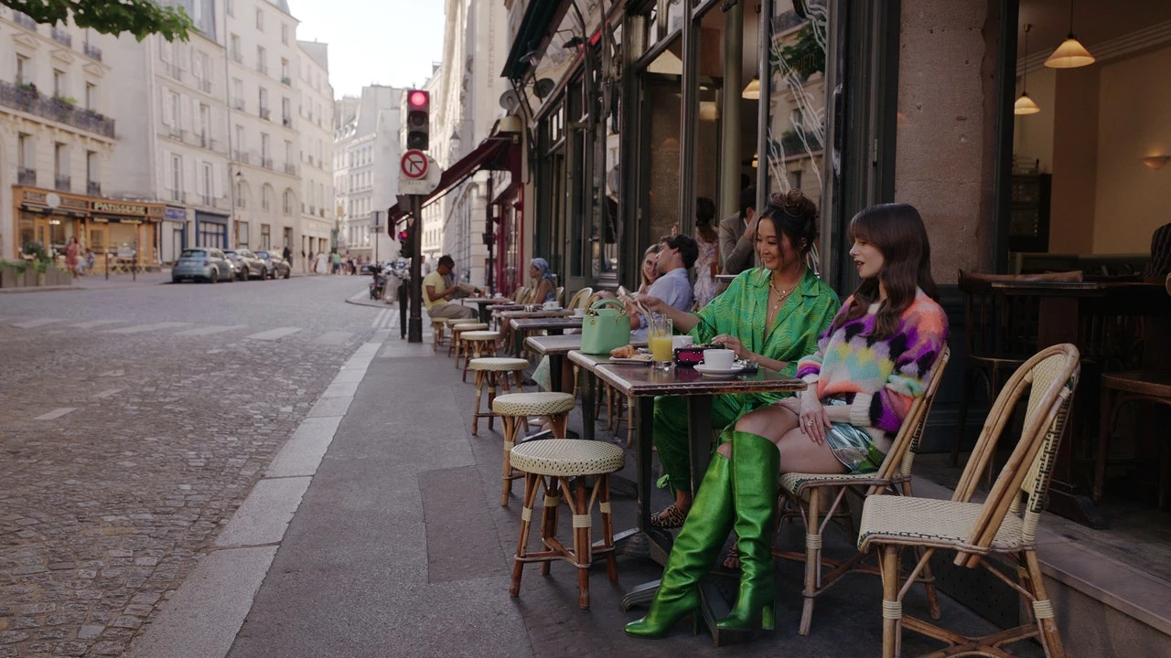 Кадр з серіалу "Емілі в Парижі"