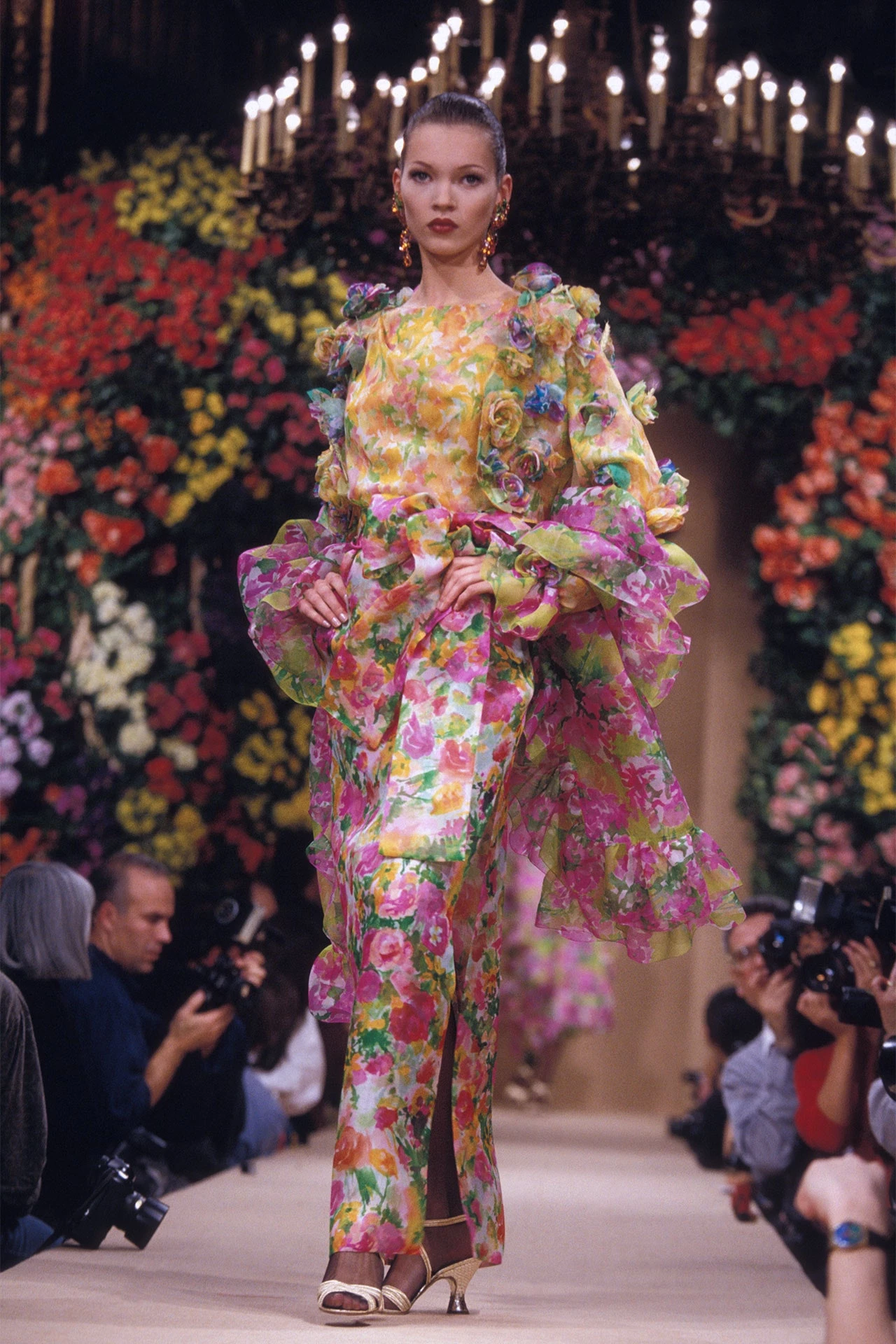 Кейт Мосс у сукні  Yves Saint Laurent Haure Couture весна-літо 1993 року.