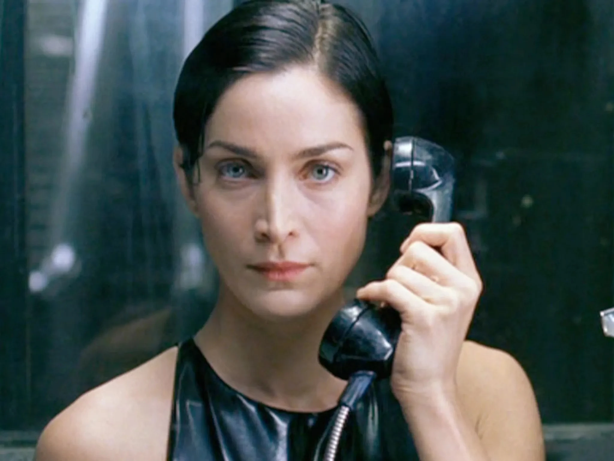 Керрі-Енн Мосс в ролі Трініті в фільмі "Матриця", 1999, реж. сестри Вачовскі