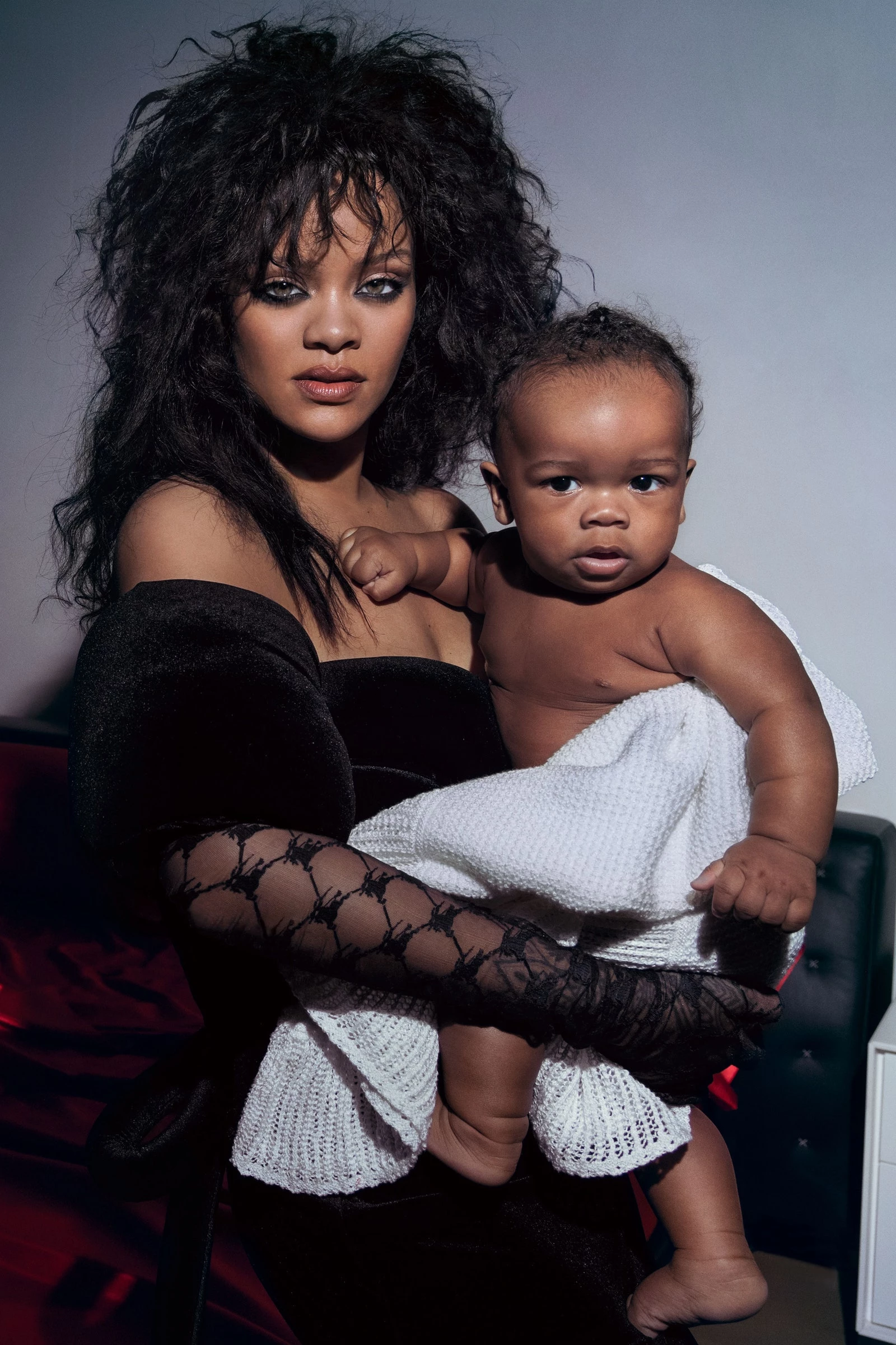 Ріанна з сином для British Vogue, березень 2023. Фото: NEZ & VINOODH