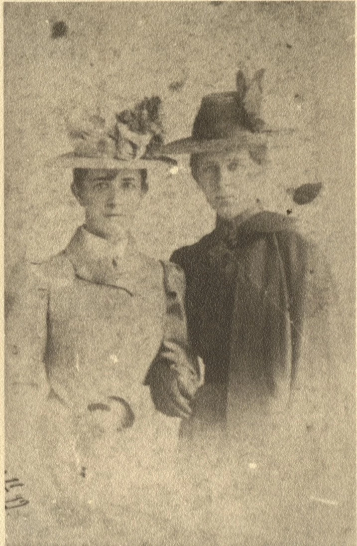 Ольга і Лариса Косач. Берлін, 1899.