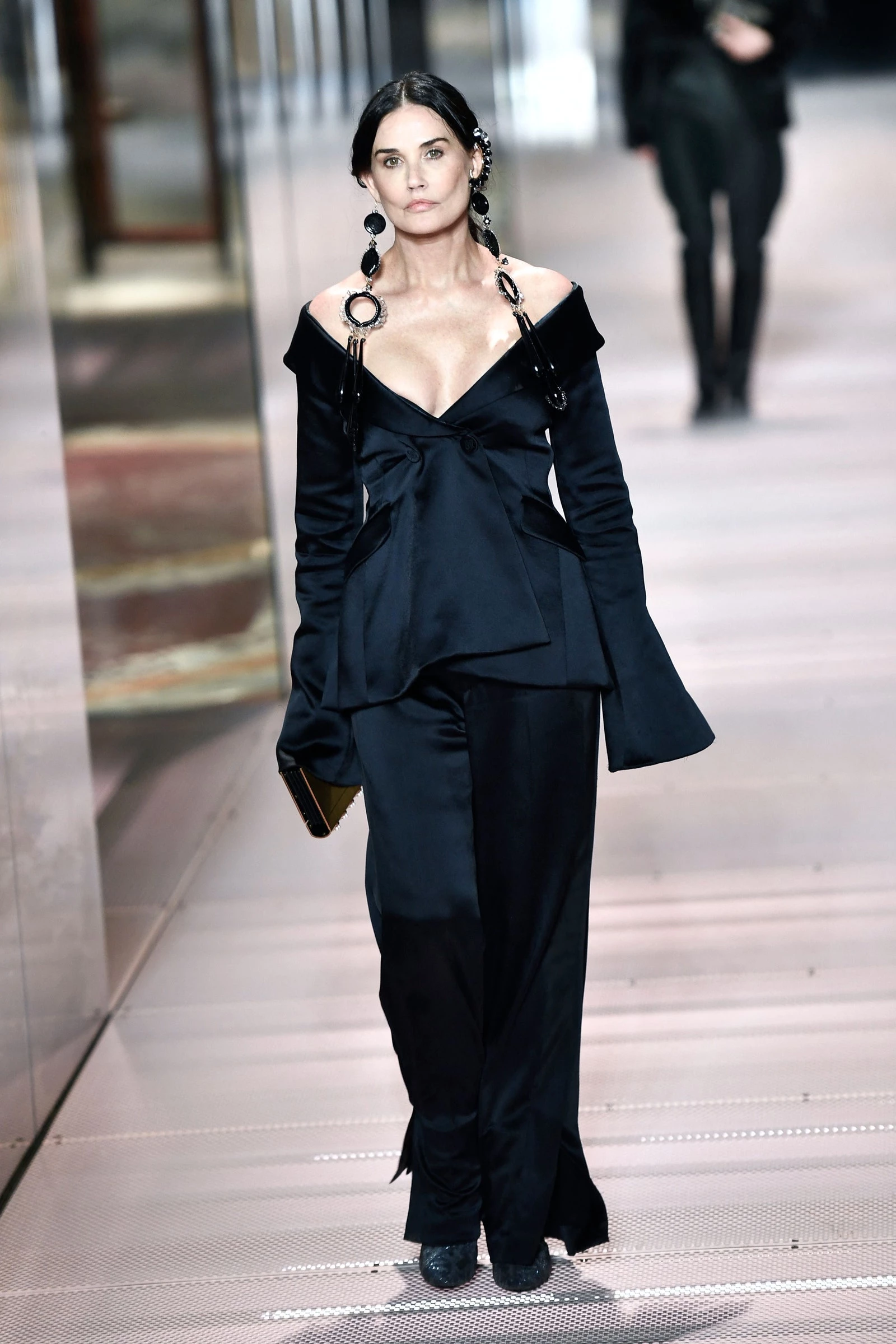 Демі Мур на шоу Fendi Couture весна-літо 2021