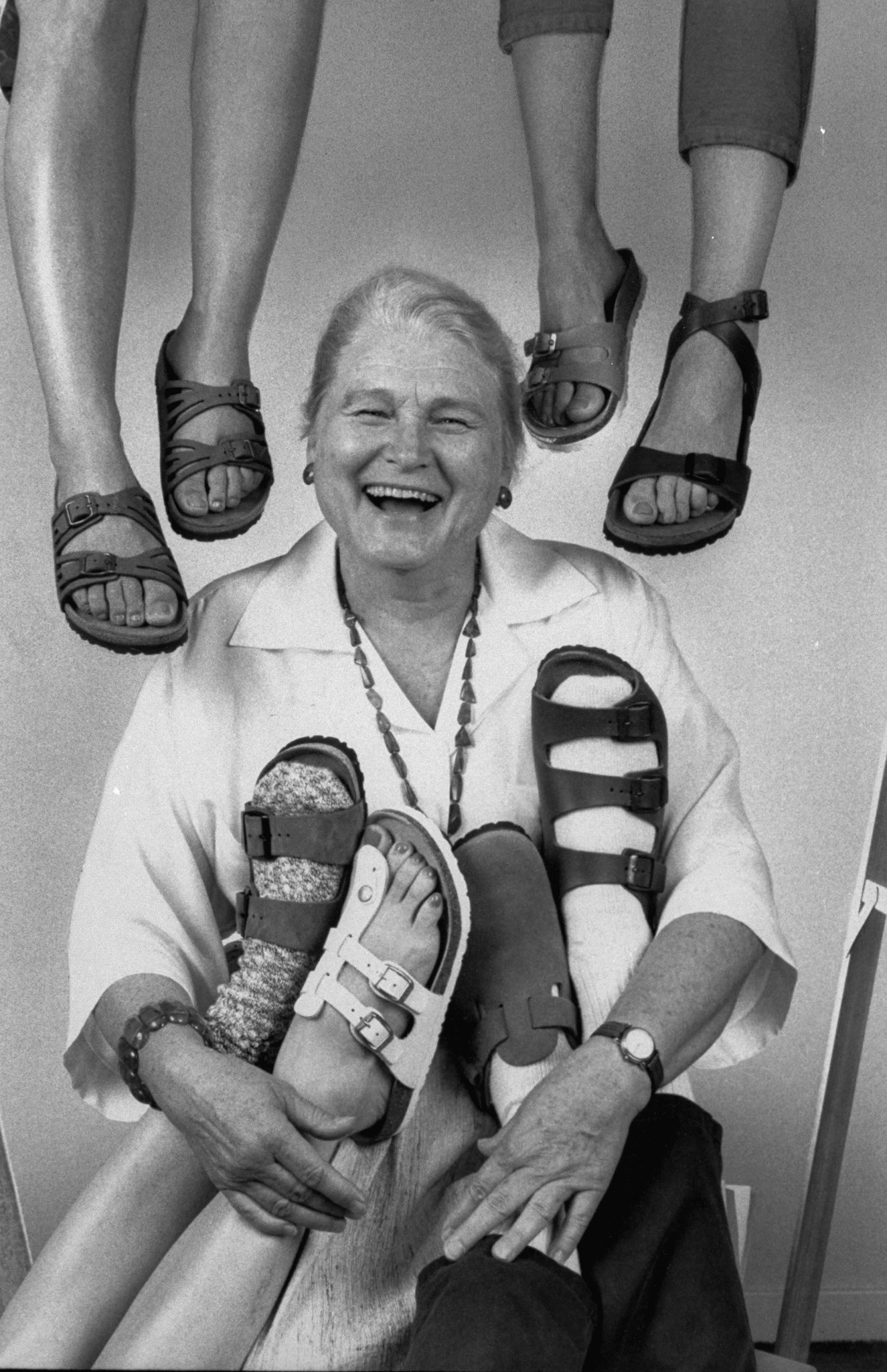 Марго Фрейзер, імпортерка босоніжок Birkenstock Footprint Sandals, у своєму дистриб’юторському центрі, 1991