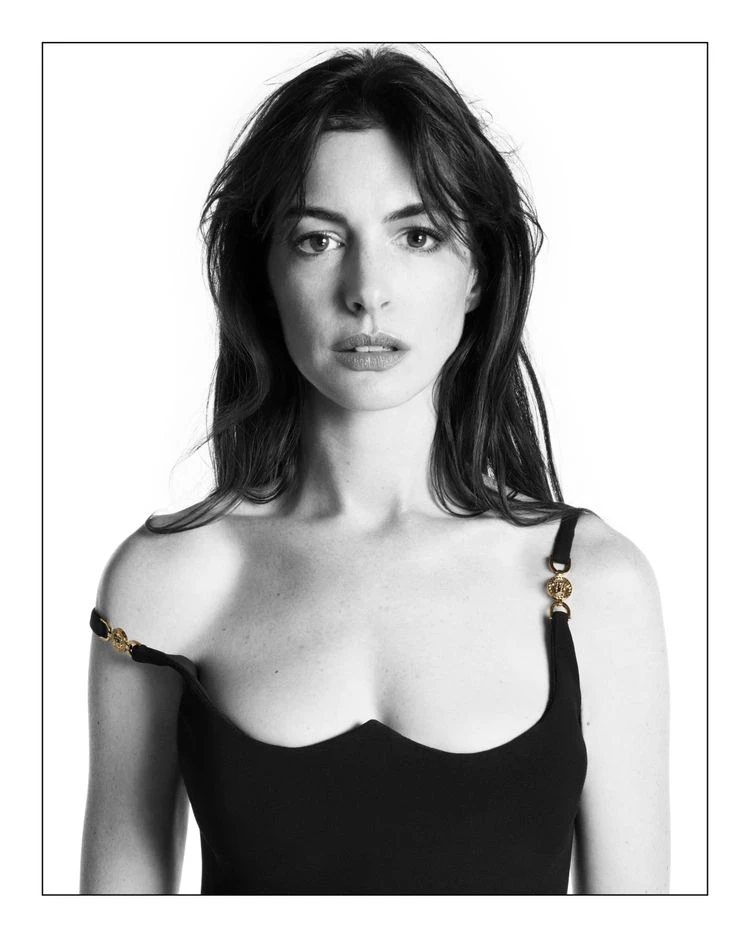 Енн Гетевей в рекламній кампанії Versace Icons