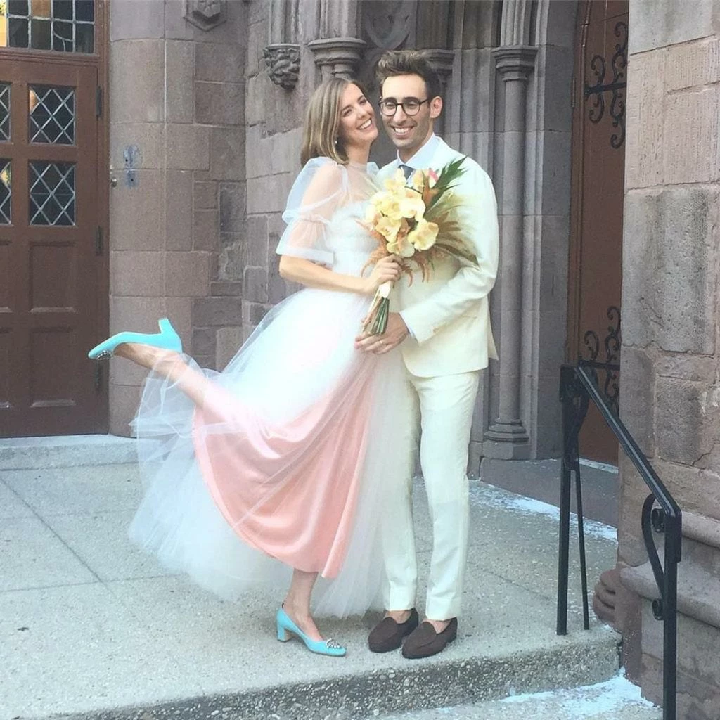 Модель Агінесс Дейн була в сукні з тюлю Molly Goddard на своєму весіллі з Джоелом МакЕндрю в серпні 2016 року.