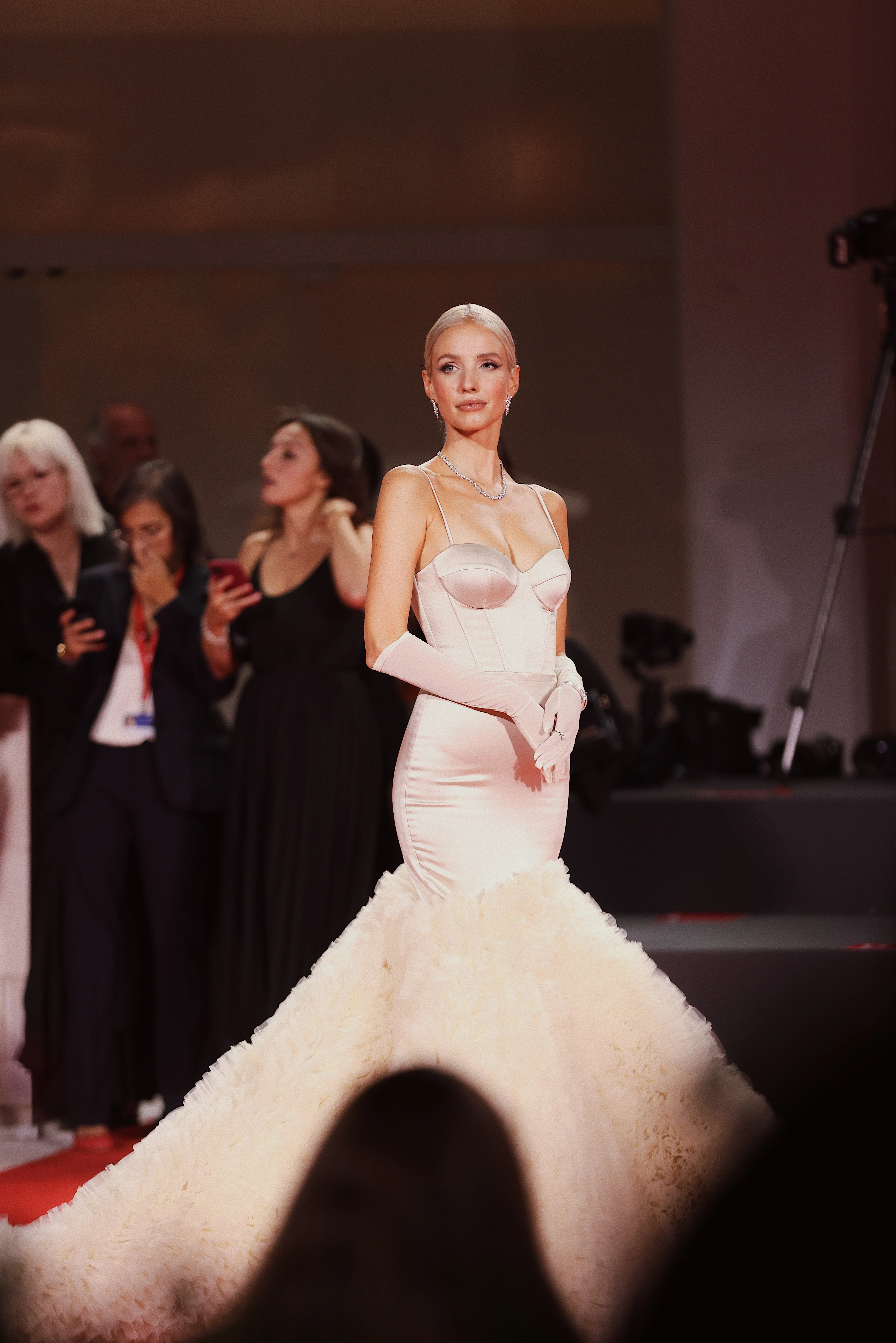 Леоні Ханне в сукні українського бренду WONÁ Concept