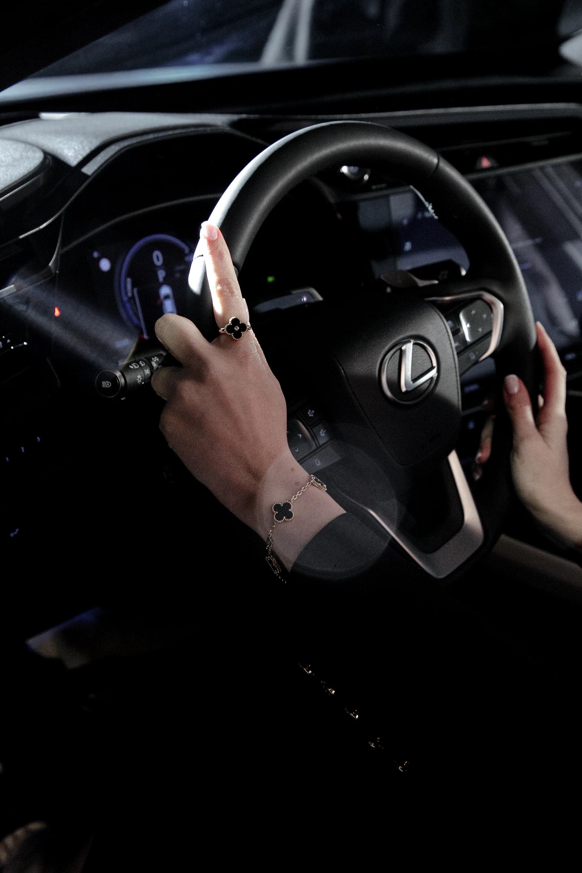 Електрокросовер LEXUS RZ 450e Електрокросовер LEXUS RZ 450e