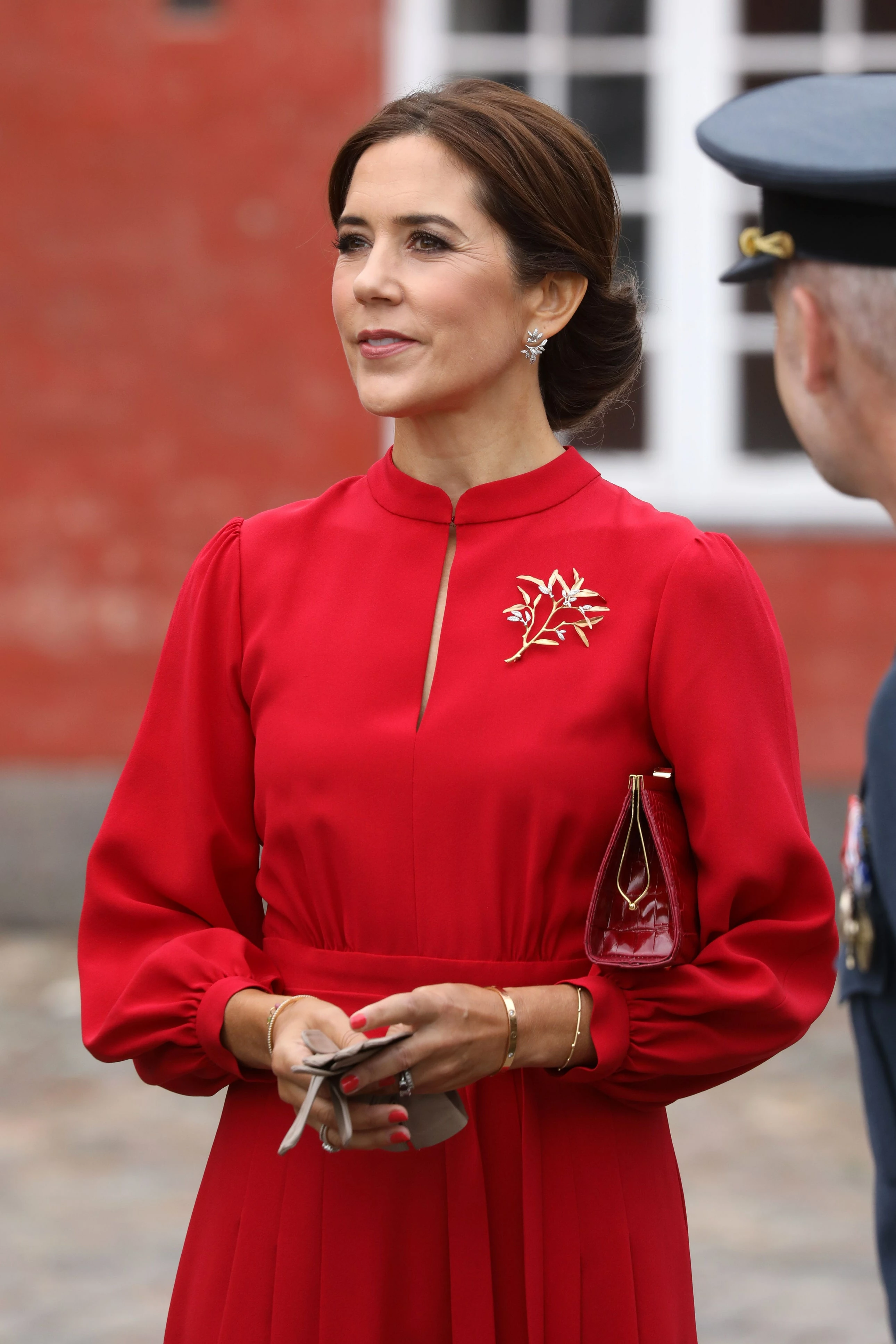 Серпень 2018 року.
На церемонію покладання вінків у Копенгагені принцеса Марія вдягла червону сукню.