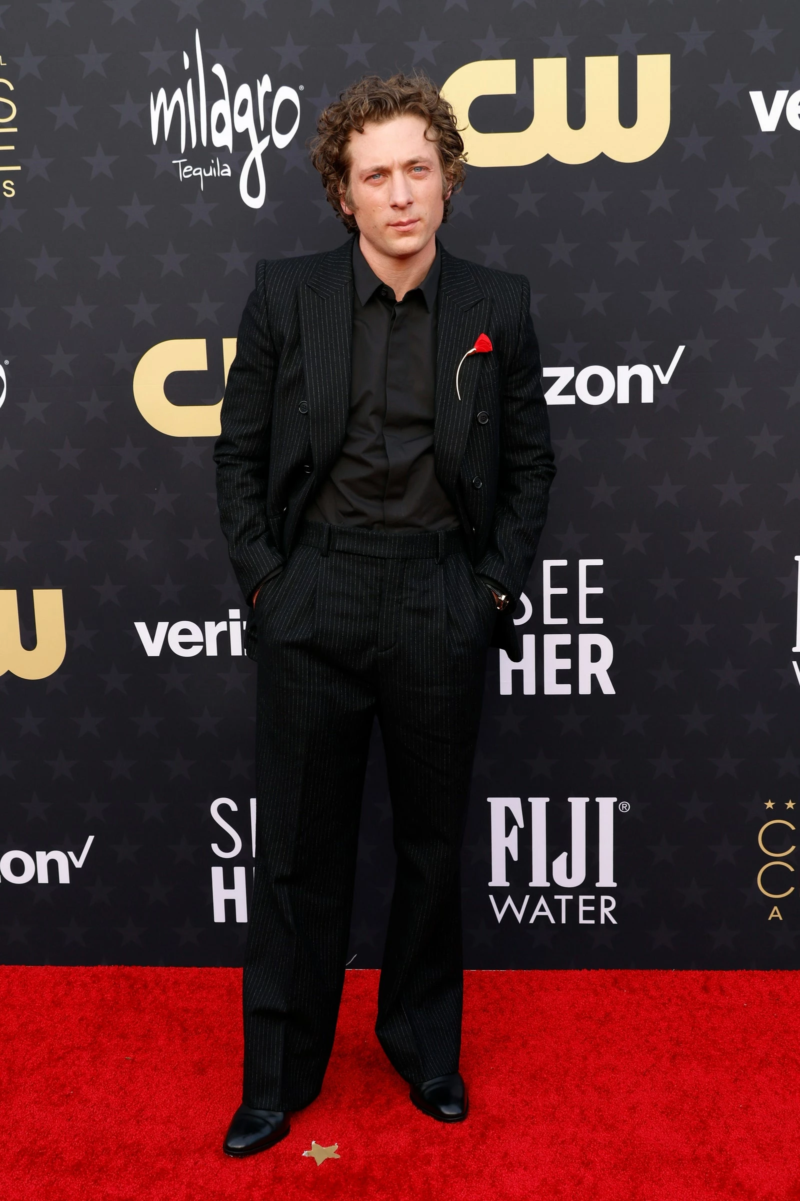 Джеремі Аллен Вайт у Saint Laurent і Tiffany & Co. на Critics’ Choice Awards