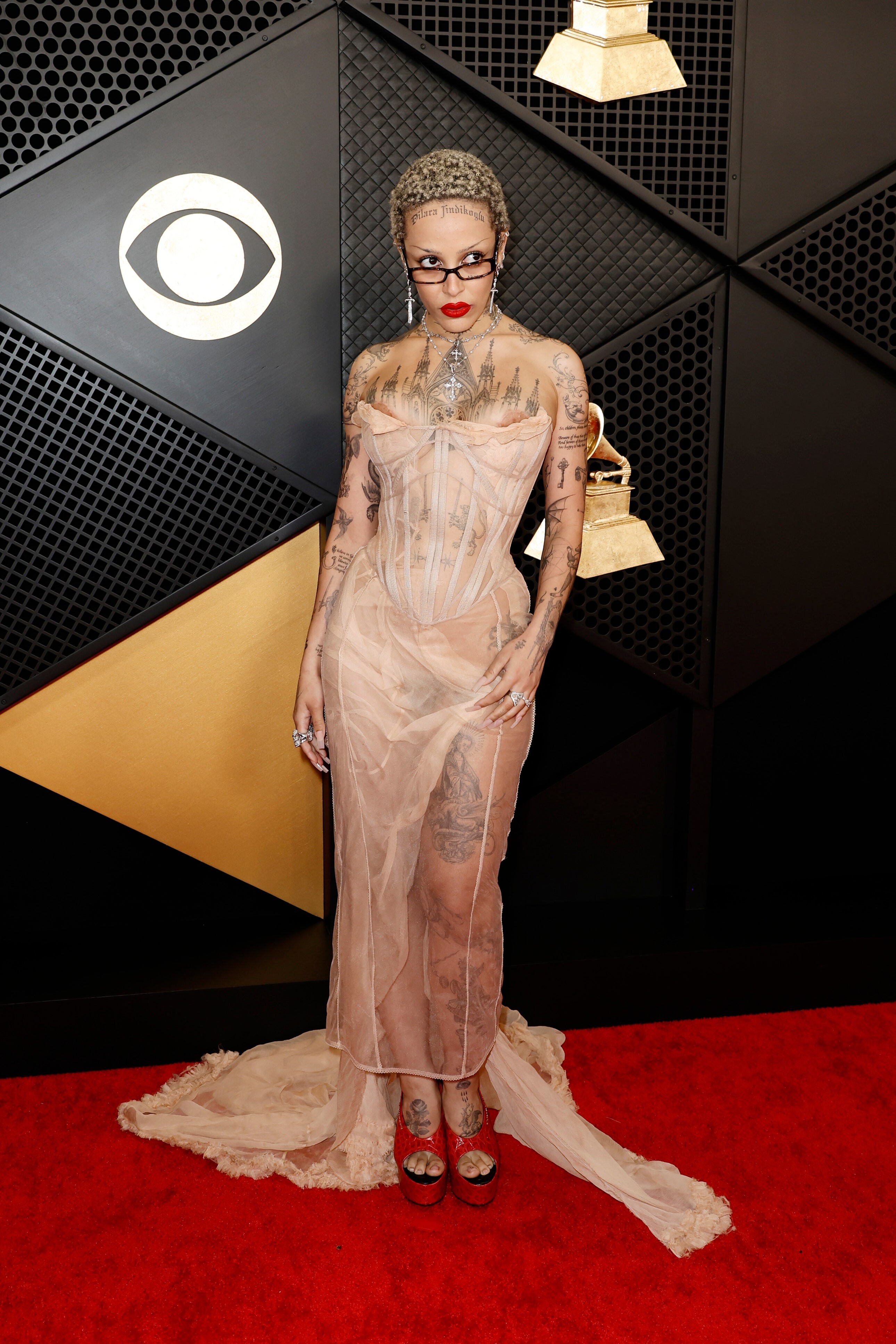 grammy awards red carpet photos doja cat
