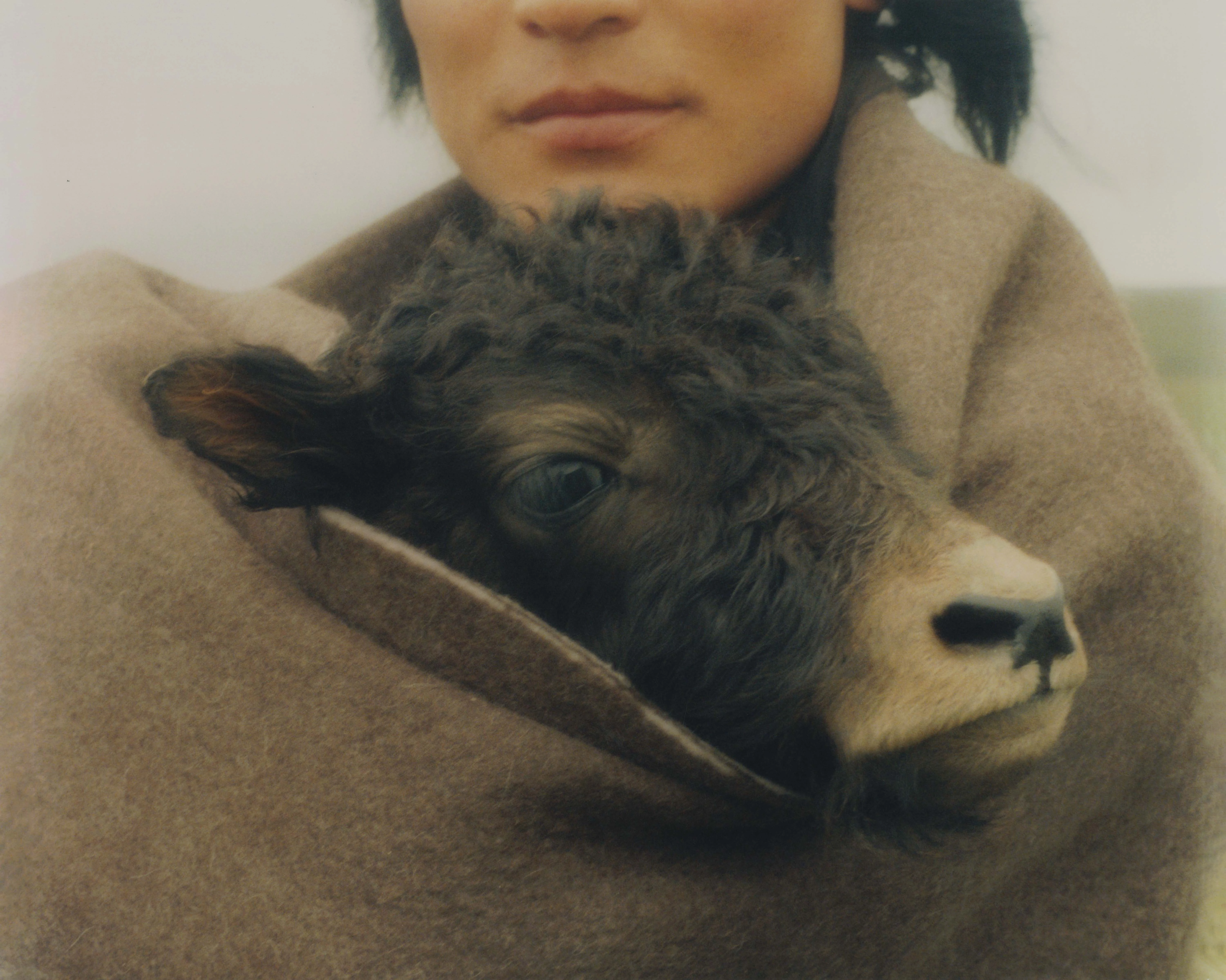 Фото: Kin Chan Coedel @kinbykin. Kampot with His Baby Yak, 2023. Фото: Kin Chan Coedel @kinbykin. Kampot with His Baby Yak, 2023.