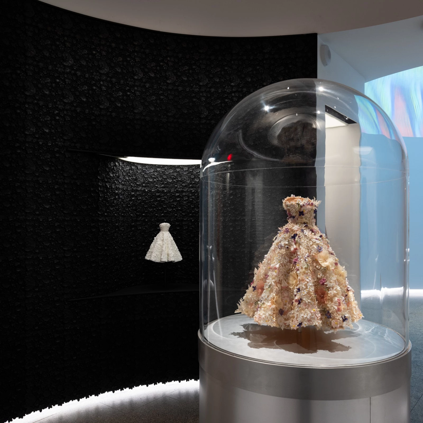 Сад Dior. В цій залі є об'єкти, яких можна торкатися. Photo: © The Metropolitan Museum of Art
