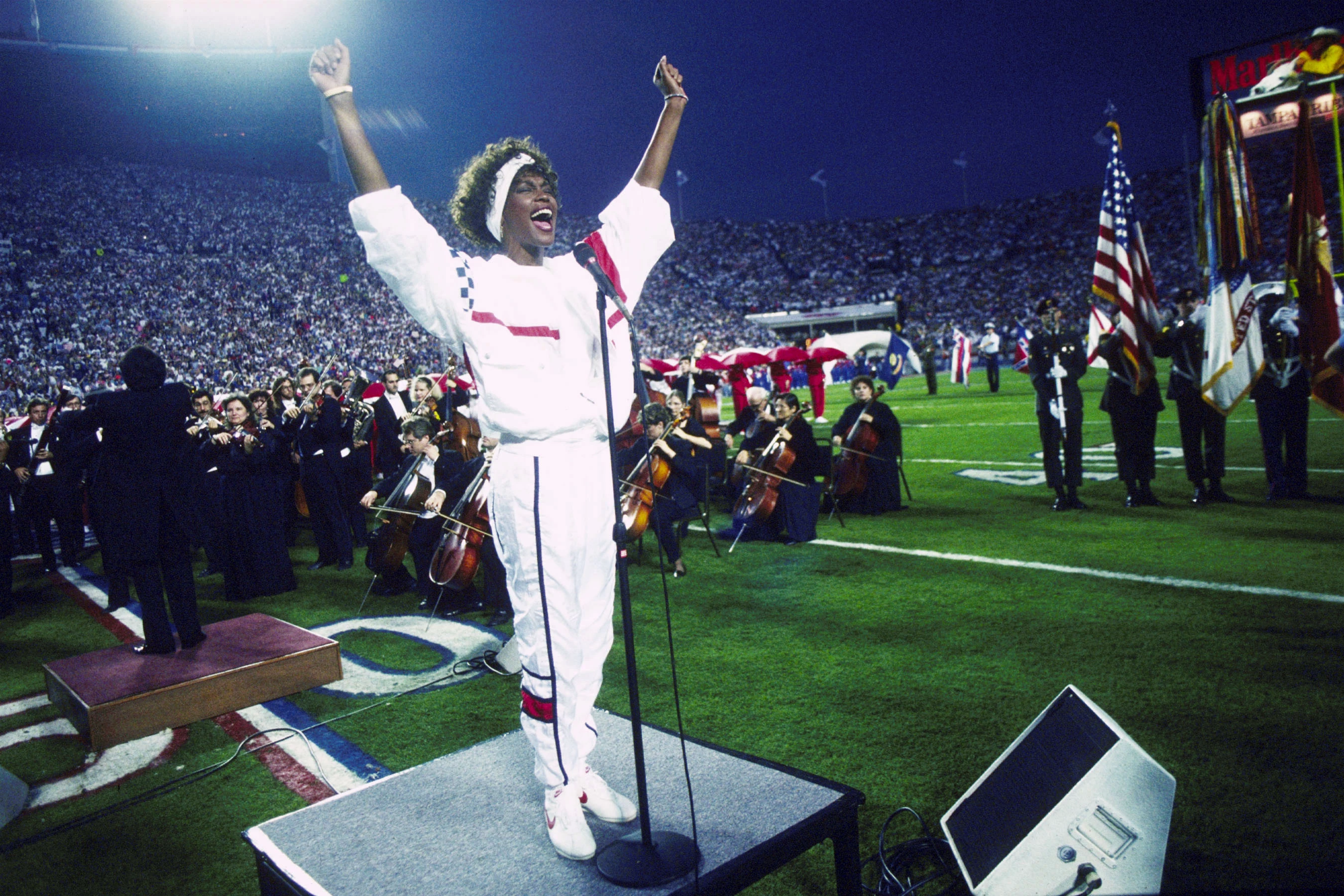 Вітні Г'юстон під час виступу на Super Bowl, 1991