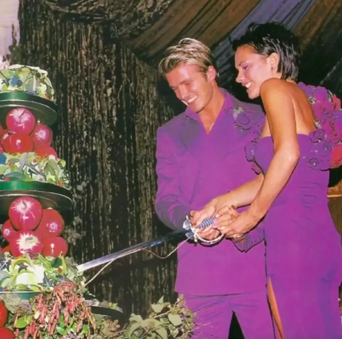 Девід та Вікторія Бекхеми на власному весіллі у 1999 році
