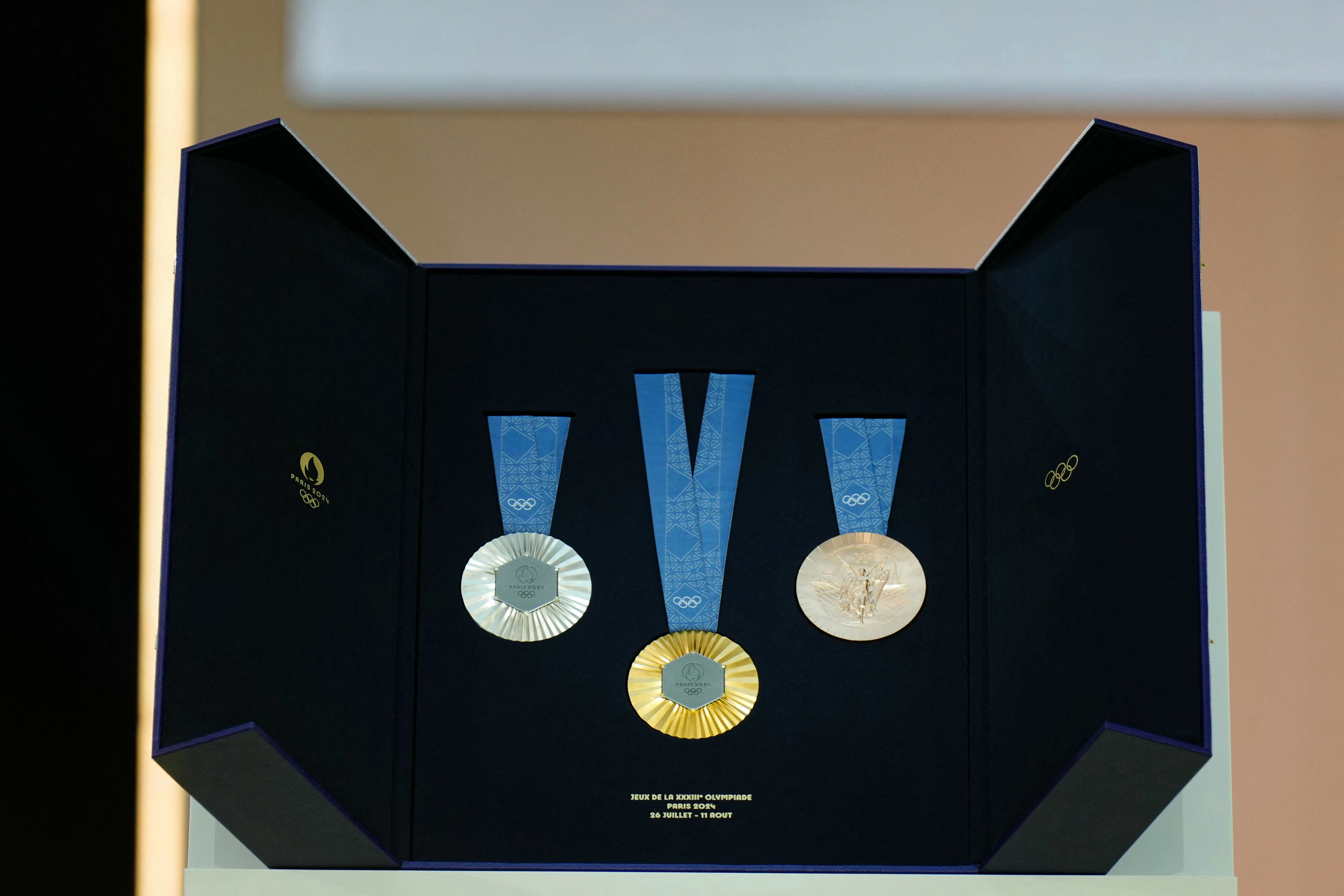 Медалі для Паралімпійських та Олімпійських ігор у Парижі, 2024 рік. Photo: Getty Images